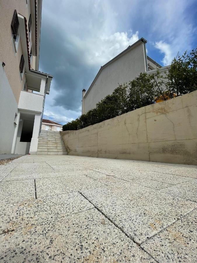 Apartments Fratelli Malinska Exterior foto